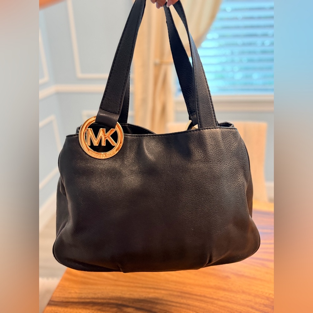 MICHAEL KORS NWOT FULTON Black Pebbled Leather Bag Gold Logo EUC NO CALLOUTS - Picture 5 of 17
